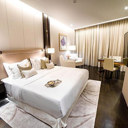 Ph Suites At Pavilion Bukit Bintang กัวลาลัมเปอร์ ภายนอก รูปภาพ A bedroom at the hotel